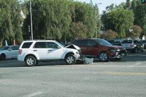 Tres personas heridas en un accidente en Santa Rita Cir cerca de Signal Butte Rd